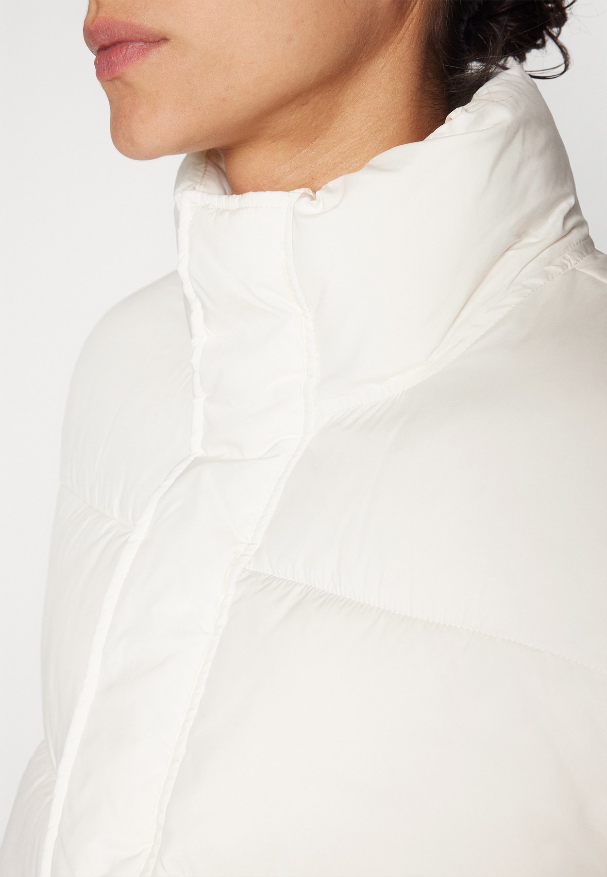 ESSENTIAL PUFFER