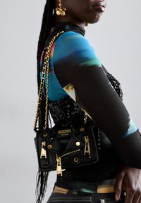 Sélectionné, fantasia nero