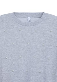 Felpa grigia con finitura testurizzata e dettagli in perle finte di dimensioni uniformi sul davanti, con scollatura rotonda.