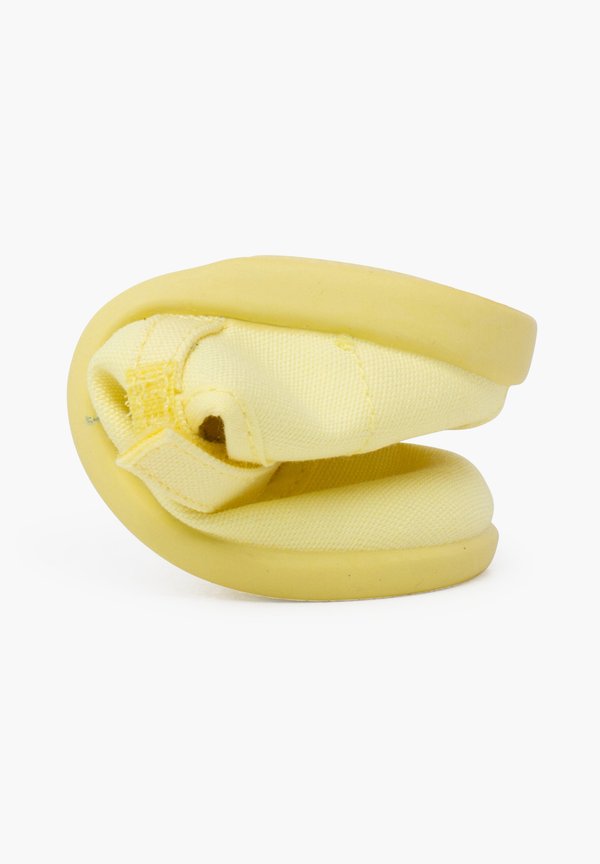 MERCEDITAS TIRA ADHERENTE FINA – Lauflernschuh – amarillo limón