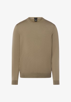 Suéter beige de cuello redondo con mangas largas, puños y dobladillo acanalados, y pequeño logo "BOSS" en el lado izquierdo del pecho.