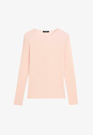 Zacht rozenkleurig longsleeve T-shirt met een eenvoudige, onbewerkte ontwerp, weergegeven tegen een witte achtergrond.