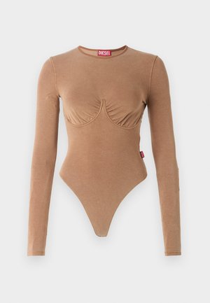 Brun langermet bodysuit med rund halsing og samlet bustdesign. Laget av glatt stoff, har en string-bunn og liten logo-tag.