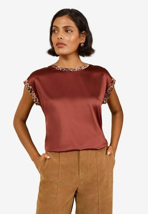 Love & Roses, ANIMAL TIPPED SATIN FRONT JERSEY BACK CREW NECK TOP - Tričko s potlačou - rust brown