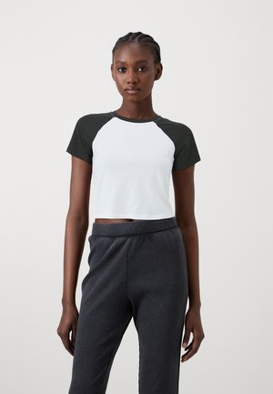 Pieces PCJANNIE BABY TEE - Μπλουζάκι με στάμπα - bright white/black