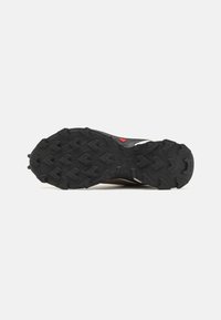 Salomon ALPHACROSS 5 - Chaussures de running - caribou/canteen/sulphur spring
