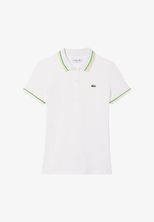 Polo shirt bianco in cotone, con colletto a righe verdi e gialle, patta con tre bottoni e un piccolo logo di coccodrillo verde.