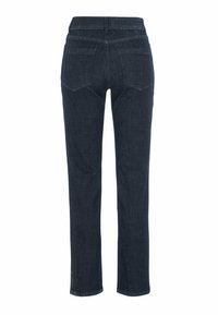 Mörkblå raka denimjeans som visas bakifrån med två bakfickor och bältesöglor på midjan.