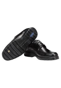 Scarpe eleganti in pelle nera con lacci, tomaia testurizzata e suola in gomma con un accento blu e battistrada decorato per una migliore aderenza.