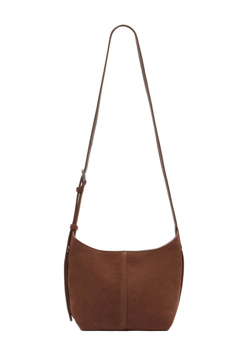 Brązowa zamszowa torba na ramię o zakrzywionym kształcie, regulowanym pasku i gładkiej fakturze. Posiada przedni szew i minimalną ilość detali.