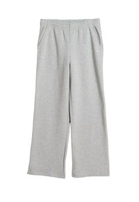 Grå bukser lavet af blødt stof, der har en elastisk talje og sidelommer, med et bredbenet design og en glat tekstur.