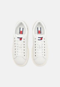 Tommy Jeans FLATFORM - Trainers - ecru