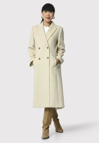 Helen McAlinden Dublin - Classic coat - white Thumbnail Image 1