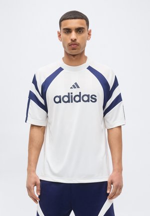 adidas Sportswear, HOUSE OF TIRO - Camiseta estampada - white/dark blue
