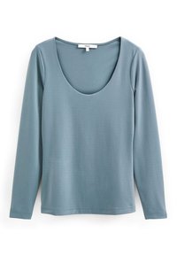 Maglietta a maniche lunghe in morbido tessuto blu tenue. Presenta una scollatura larga a forma di barca e un design aderente senza cuciture con bordi semplici e puliti.