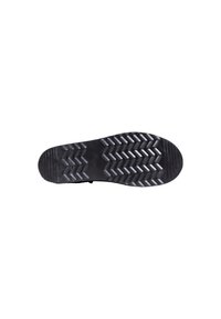 Suela de zapato de goma negra con un patrón de banda de rodadura en zigzag, que presenta líneas texturizadas y una puntera redondeada para una mejor adherencia y durabilidad.