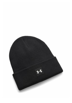 Schwarze gestrickte Mütze mit umgeschlagenem Rand und kleinem quadratischem Aufnäher mit weißem Under Armour-Logo vorne.