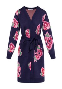 Marine gebreide wikkelcardigan met roze bloemenpatronen, lange mouwen, een riem en twee zijzakken. Zachte textuur met een diepe V-hals.
