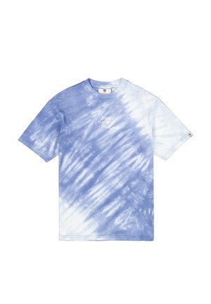 Lichtblauw tie-dye T-shirt met een ronde hals, korte mouwen en een kleine bedrukte tekst aan de voorkant. Zachte katoenen stof.