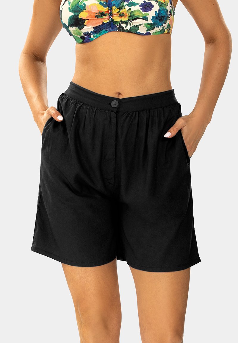 Czarne szorty wykonane z lekkiego materiału, charakteryzujące się luźnym krojem, elastycznym pasem oraz detalem w postaci guzika z przodu. Posiadają kieszenie boczne.