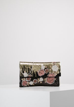 Pochette noire et dorée en sequins avec des embellissements floraux, bandoulière en chaîne, forme rectangulaire, texture lisse et motifs décoratifs.