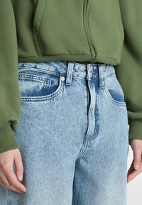 Vans SIRELLE  POCKET PUDDLE - Vaqueros boyfriend - medium blue