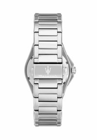 Orologio in acciaio inossidabile argentato con bracciale a maglie lucide, cassa esagonale e logo Maserati inciso sul fermaglio, caratterizzato da un design minimalista.