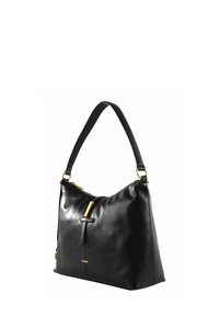 Sac en cuir noir à bandoulière avec une texture lisse, des accessoires en or, une forme arrondie et une fermeture éclair. Accent notable avec une barre en or.