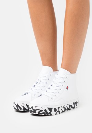 CUPS PRINT LOGO MID - Zapatillas altas - white