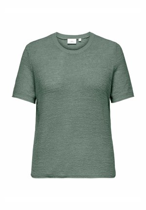 Krótkirękawowy dzianinowy top w stonowanym zielonym kolorze z okrągłym dekoltem i teksturowaną tkaniną, przedstawiony na białym tle.