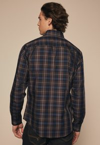 Next EASY OXFORD - Camisa - neutral brown check