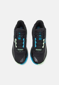 New Balance TWO WXY V5 UNISEX - Basketbalové boty - black