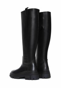 Stivali neri alti in pelle con superficie liscia e suole in gomma spesse, dotati di pannelli laterali e di un asola sul retro per una facile calzata.