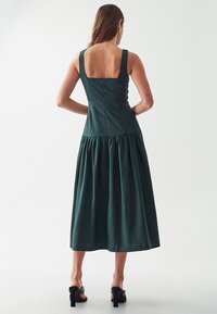 WILLA QIN - Maksikleit - emerald