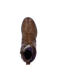 Botín de cuero marrón hasta el tobillo con un puño de punto multicolor, puntera redonda, diseño con cordones y una suela texturizada para mayor agarre.