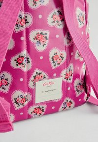 Cath Kidston MEDIUM HEARTS - Iskolatáska - pink