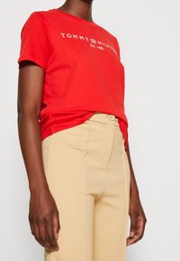 Tommy Hilfiger Camiseta estampada - red