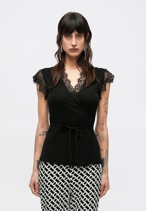 ROSA - T-shirt z nadrukiem