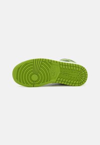 Jordan AIR JORDAN 1 MID - Visoke tenisice - black/altitude green/sail