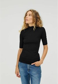 mbyM - NAKIA-M - T-shirts basic - black Miniaturebillede 1