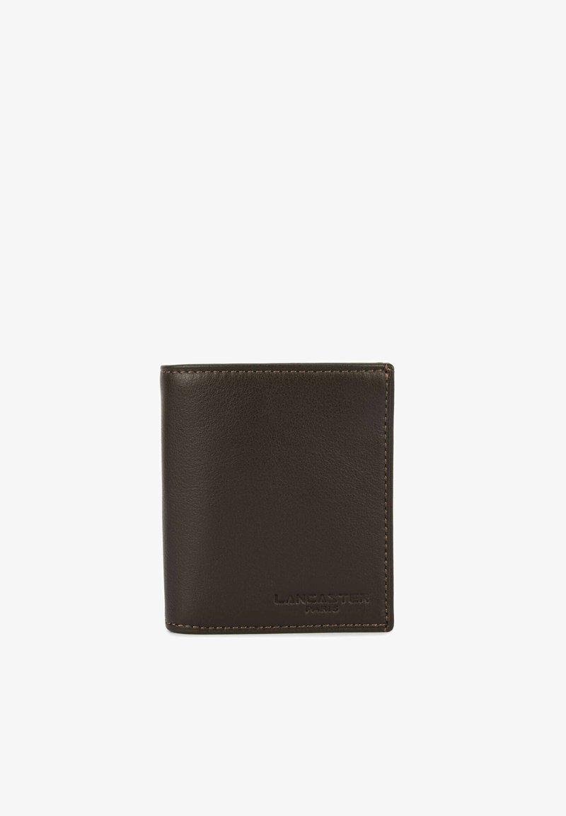 Portefeuille bi-fold en cuir marron foncé avec des coutures visibles et le logo Lancaster Paris embossé dans le coin inférieur droit à l'avant.
