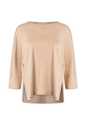 Blouse beige à manches longues avec encolure bateau, manches 3/4, fentes latérales et un ourlet arrière légèrement plus long.