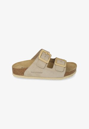 Sandalo a ciabatta in camoscio beige con suola in sughero, due grandi fibbie color oro e sottopiede sagomato, taglia 37.