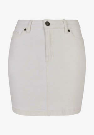 Bijela traper suknja s prilagođenim dizajnom, koja uključuje zatvaranje na dugme, petlje za pojas i klasičan stil s pet džepova. Glatka tekstura i dužine do koljena.