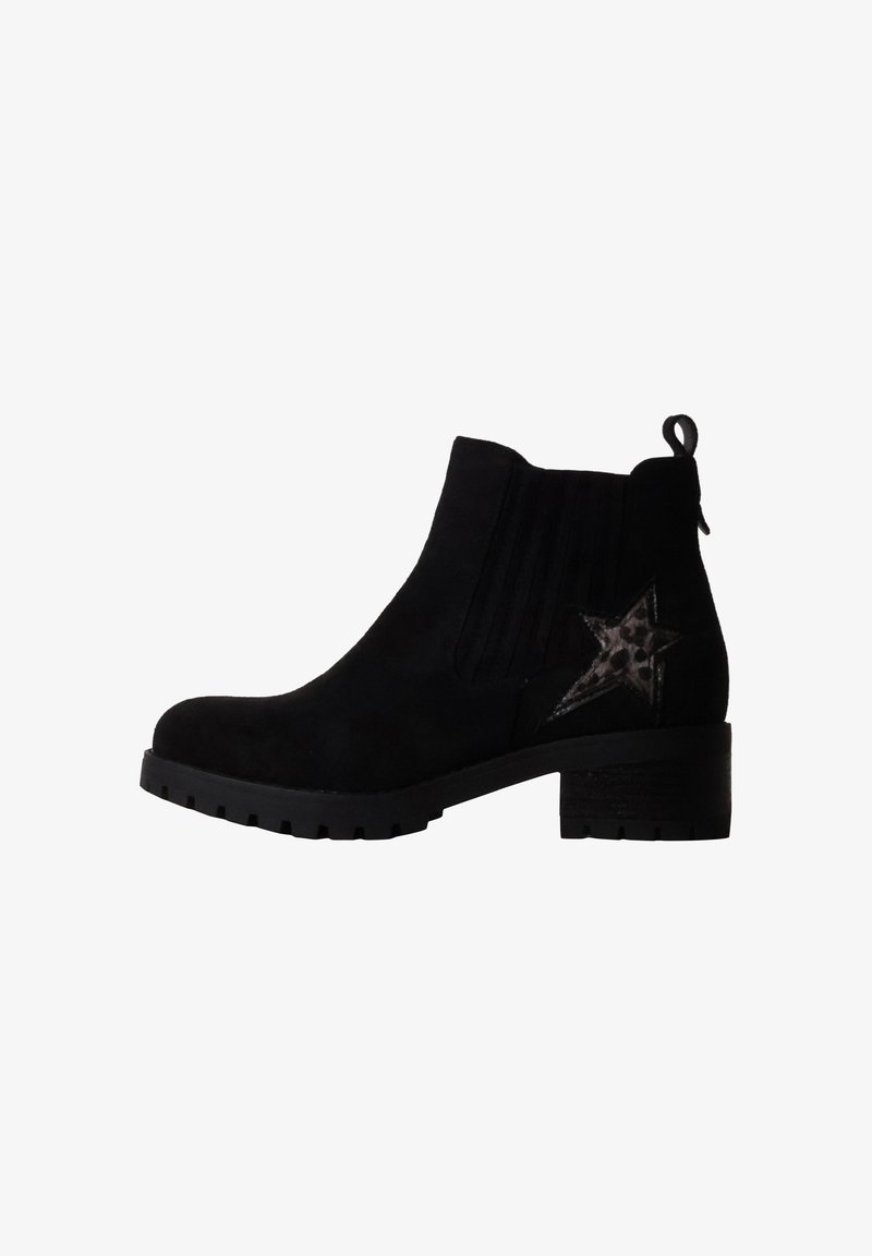 Bottine en daim noir avec talon épais et panneau élastique sur le côté, ornée d'une étoile à motif léopard sur le côté extérieur.