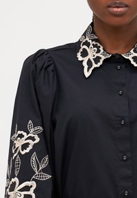 YAS Petite YASSYMELLE SHIRT DRESS - Srajčna obleka - black