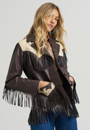 Wrangler WRANGLER X LAINEY WILSON FRINGE JACKET - Kunstnahast jakk - brown