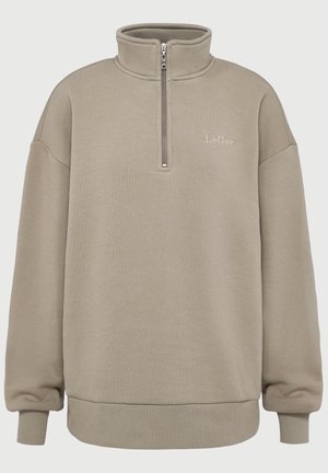 Beżowy sweatshirt z suwakiem do 1/4 długości, z wysokim kołnierzem, ściągaczami na rękawach i dole oraz małym haftowanym logo "LeGer" na klatce piersiowej.