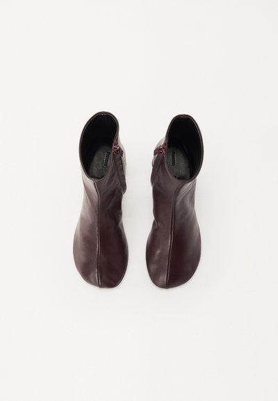 Proenza Schouler GLOVE - Botas clássicas de cano curto - oxblood