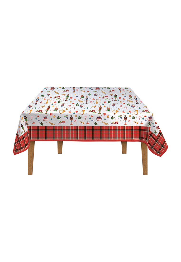 Tisch mit einer weißen weihnachtlichen Tischdecke, die Nussknacker, Trommeln, Zuckerstangen, Geschenke und einen rotkarierten Rand zeigt.